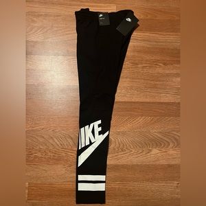 Girls Nike tight fit leggings